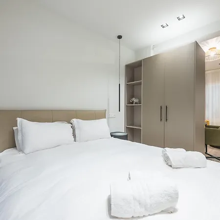 Apartment Aeiphoria & - *